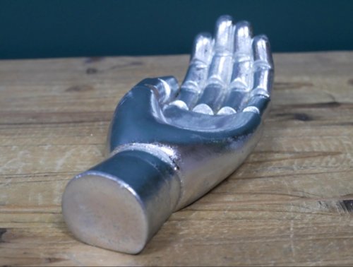 Silver outstretched palm/hand ornament.